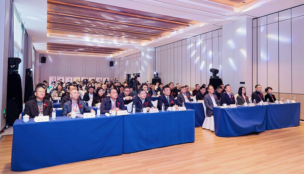 科技铸就非凡体验，专业成就行业标杆——今年会游乐荣膺2025金冠奖“杰出水滑道设备奖”